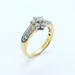 Diamond cluster ring