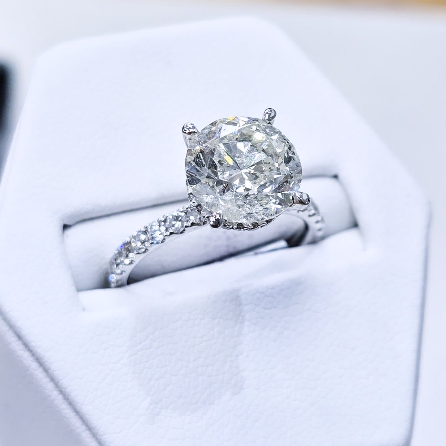 Bridgegate Jewellers Certified 3.62ct Diamond Solitaire Ring 2a1278b1 5a6d 4be7 aca8 8c8c1caa5d8f