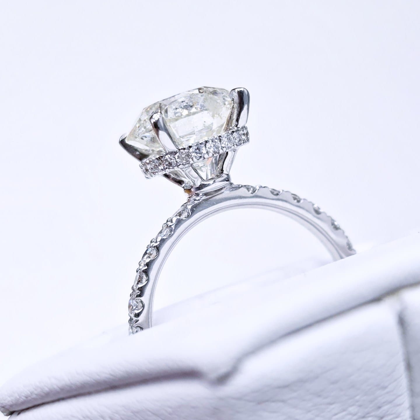 Bridgegate Jewellers Certified 3.62ct Diamond Solitaire Ring 75a5c560 f1a6 4f3f b65b 2771cb32e8cf